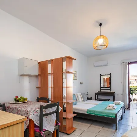 Old Town With Balcony, Marylee's #3 Апарт-готель