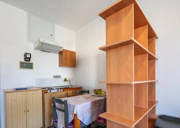 Old Town With Balcony, Marylee's #3 מלון דירות